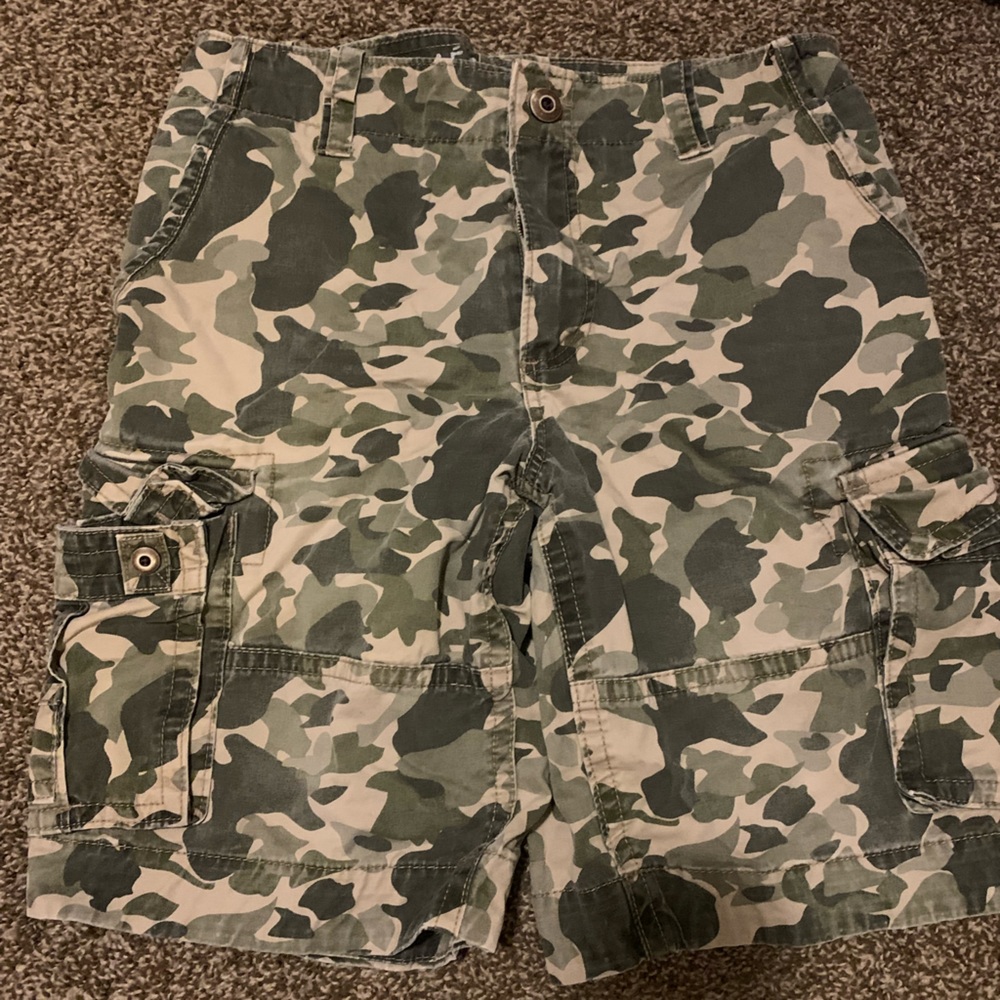 Men’s size 31 Aeropostale cargo shorts. Green/tan camo